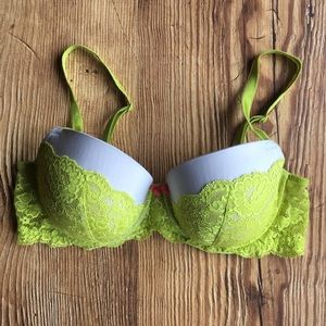 Victoria’s Secret bra 36D